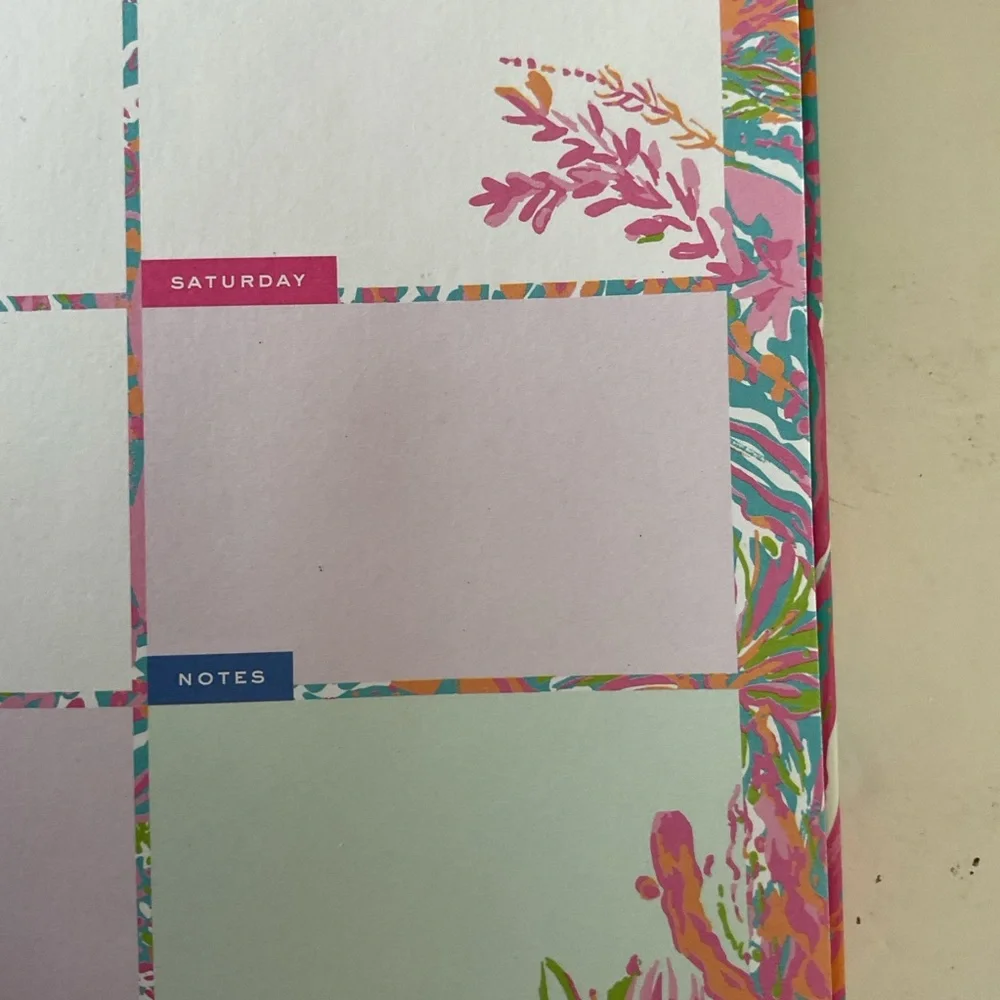 Lilly Pulitzer Weekly Desk Pad in Totally Blossom Print. NWOT